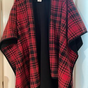 Woolrich Red and Black Plaid Women's Cape Shrug poncho One Size Soft CabinCore